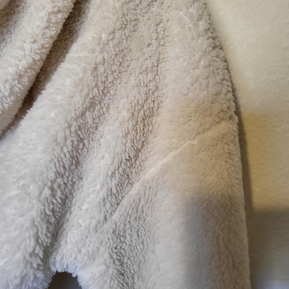 HYFVE Cozy White oversized Fleece crop sherpa hoodie, 1/2 zipper. mall - Picture 12 of 15